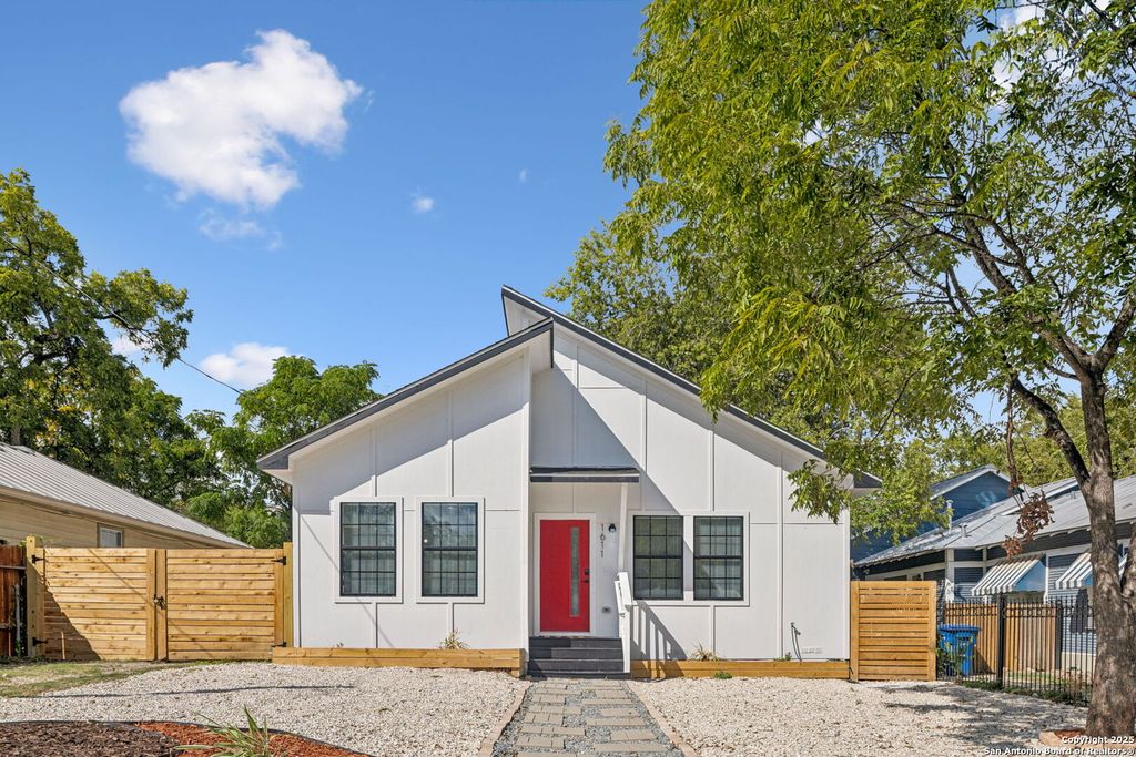1611 W French PL, San Antonio, TX 78201