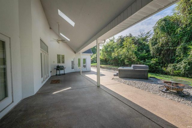 7233 Stonebridge Road, Newburgh, IN 47630