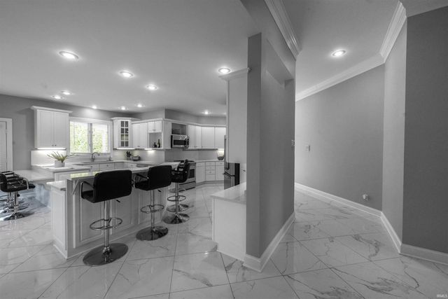 7233 Stonebridge Road, Newburgh, IN 47630