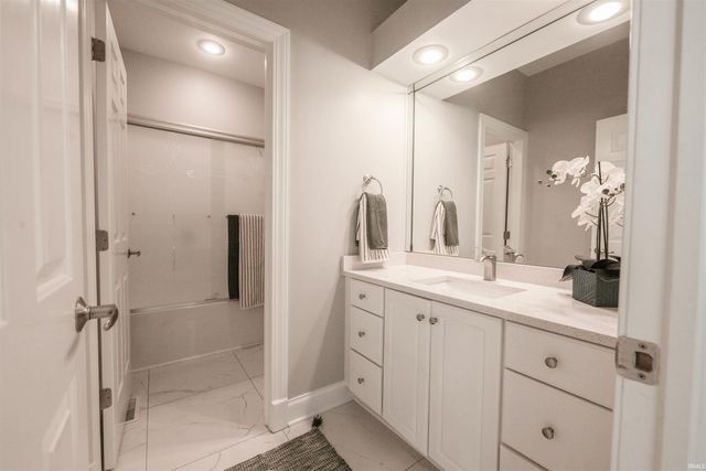 7233 Stonebridge Road, Newburgh, IN 47630