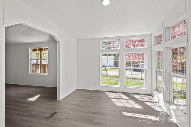 5 Concord Knoll Lane, Asheville, NC 28803