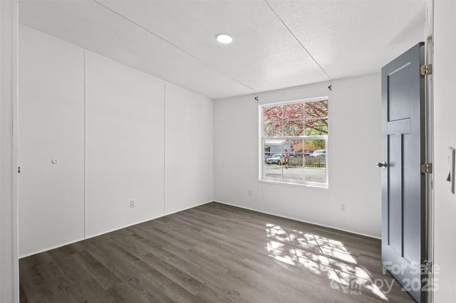 5 Concord Knoll Lane, Asheville, NC 28803