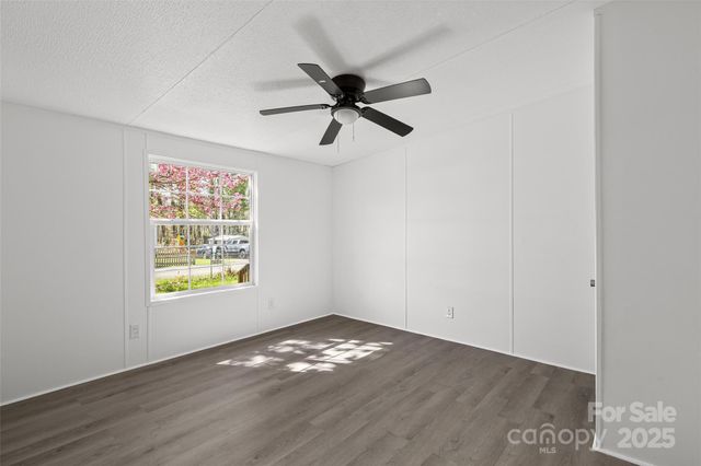 5 Concord Knoll Lane, Asheville, NC 28803