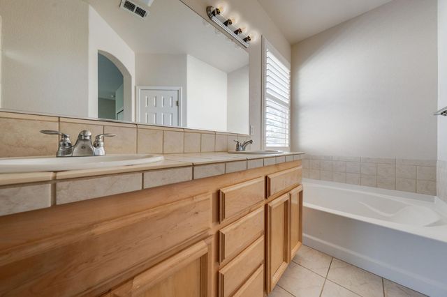 1756 Terracina Cir, Roseville, CA 95747