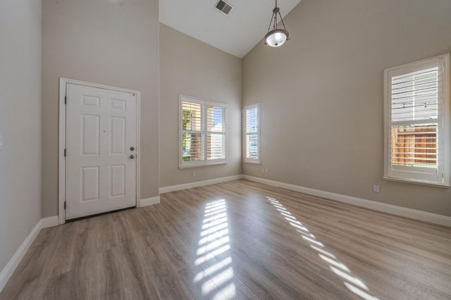 1756 Terracina Cir, Roseville, CA 95747