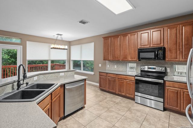 1519 Lookout Pt, San Antonio, TX 78260