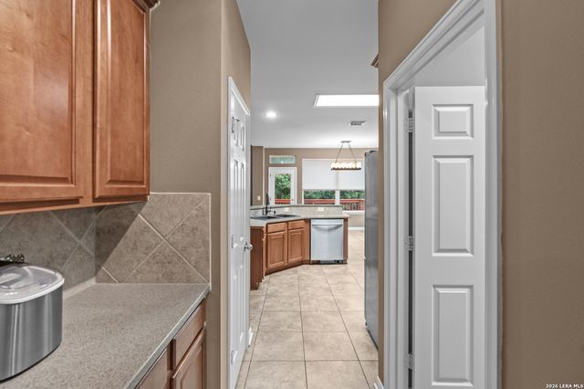 1519 Lookout Pt, San Antonio, TX 78260