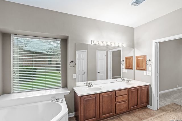 1519 Lookout Pt, San Antonio, TX 78260