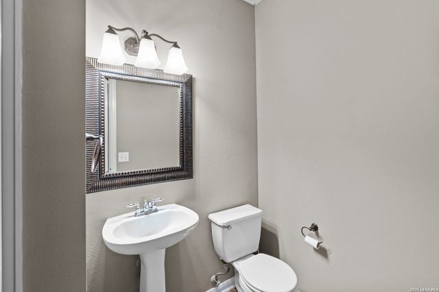 1519 Lookout Pt, San Antonio, TX 78260