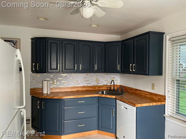 3102 N Blair Avenue, Royal Oak, MI 48073