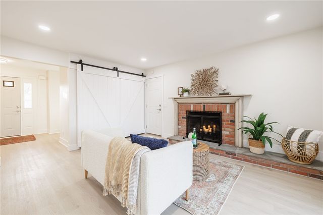 36 Round Hill Road, Henrietta, NY 14467