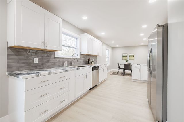 36 Round Hill Road, Henrietta, NY 14467