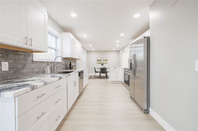 36 Round Hill Road, Henrietta, NY 14467