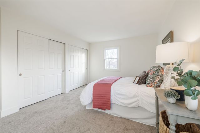 36 Round Hill Road, Henrietta, NY 14467