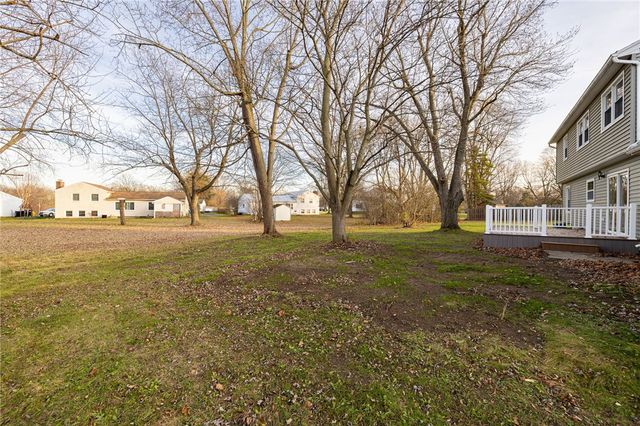 36 Round Hill Road, Henrietta, NY 14467