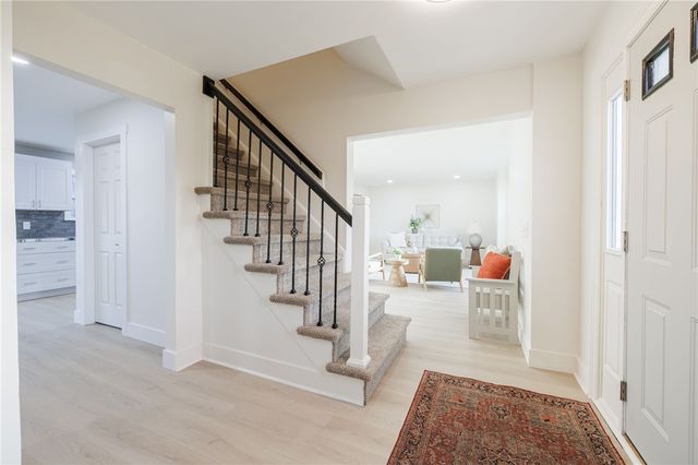 36 Round Hill Road, Henrietta, NY 14467