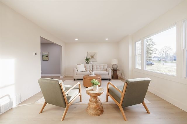 36 Round Hill Road, Henrietta, NY 14467