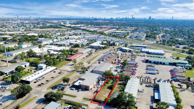 5717 Centralcrest St, Houston, TX 77092