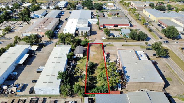 5717 Centralcrest St, Houston, TX 77092