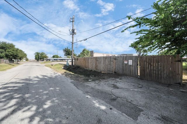 5717 Centralcrest St, Houston, TX 77092