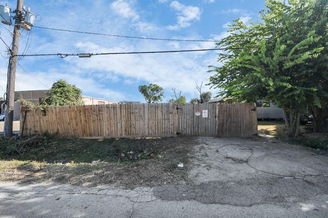 5717 Centralcrest St, Houston, TX 77092