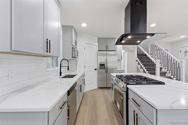 19377 Brentwood Street, Livonia, MI 48152