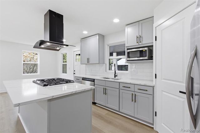 19377 Brentwood Street, Livonia, MI 48152