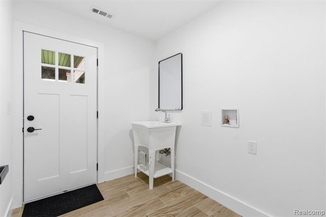 19377 Brentwood Street, Livonia, MI 48152