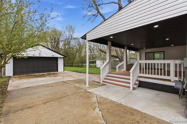 19377 Brentwood Street, Livonia, MI 48152