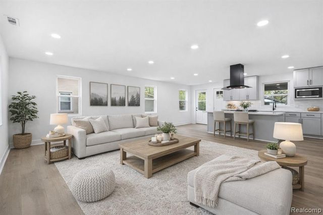 19377 Brentwood Street, Livonia, MI 48152