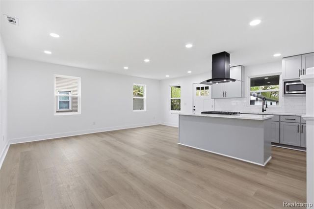 19377 Brentwood Street, Livonia, MI 48152