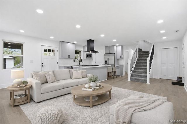 19377 Brentwood Street, Livonia, MI 48152