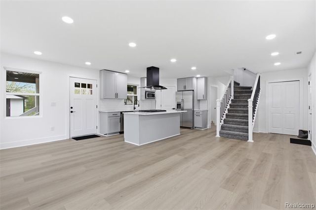 19377 Brentwood Street, Livonia, MI 48152