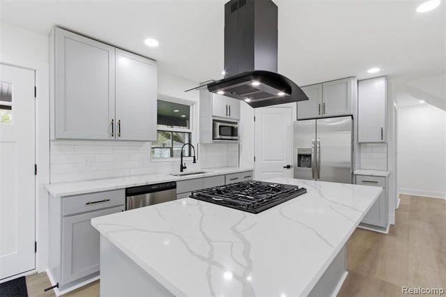 19377 Brentwood Street, Livonia, MI 48152