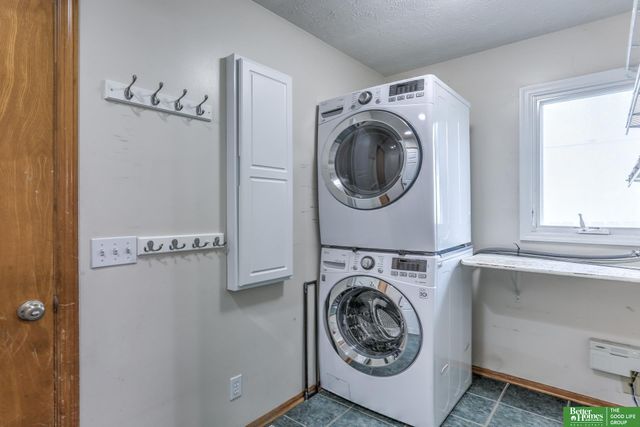 6114 S 157th Street, Omaha, NE 68135