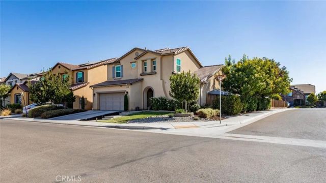 1115 Sanders Avenue, Clovis, CA 93619