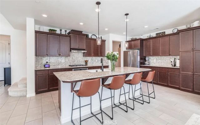 1115 Sanders Avenue, Clovis, CA 93619