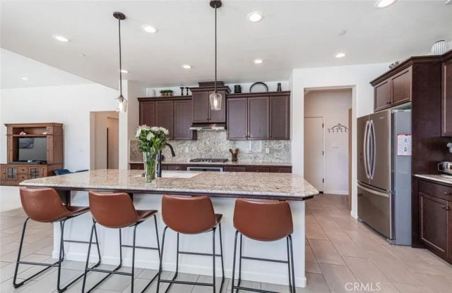 1115 Sanders Avenue, Clovis, CA 93619