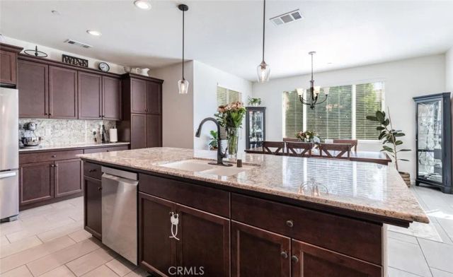 1115 Sanders Avenue, Clovis, CA 93619