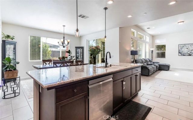 1115 Sanders Avenue, Clovis, CA 93619
