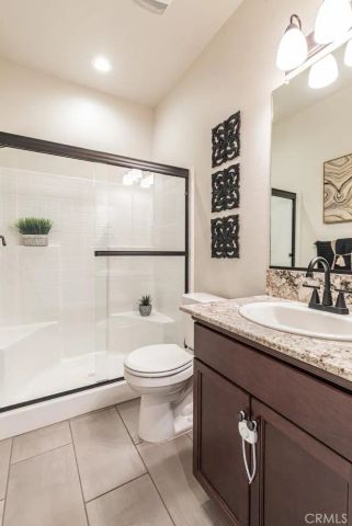 1115 Sanders Avenue, Clovis, CA 93619