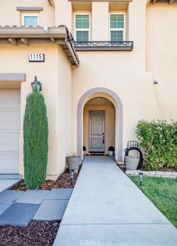1115 Sanders Avenue, Clovis, CA 93619