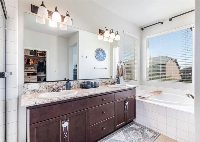 1115 Sanders Avenue, Clovis, CA 93619