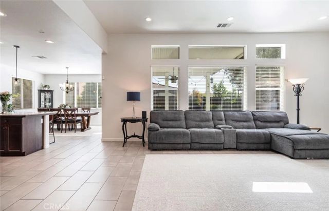 1115 Sanders Avenue, Clovis, CA 93619