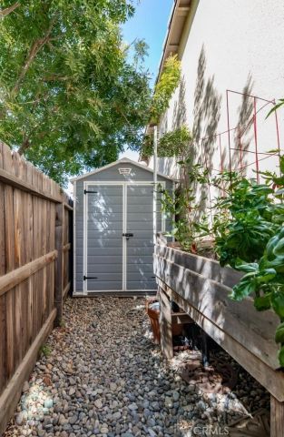 1115 Sanders Avenue, Clovis, CA 93619