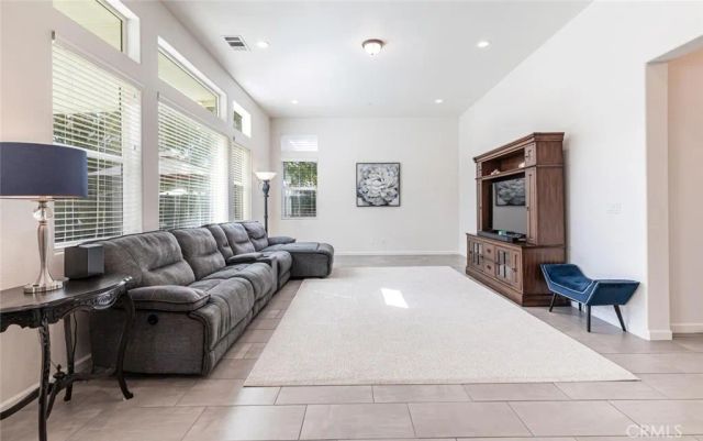 1115 Sanders Avenue, Clovis, CA 93619
