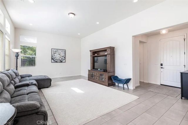 1115 Sanders Avenue, Clovis, CA 93619