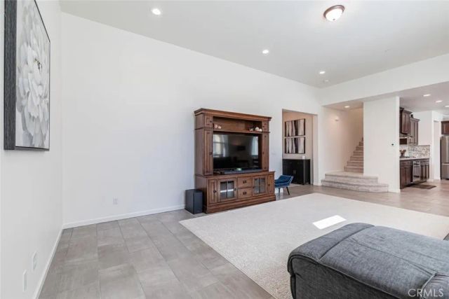 1115 Sanders Avenue, Clovis, CA 93619