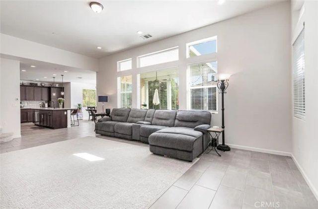 1115 Sanders Avenue, Clovis, CA 93619