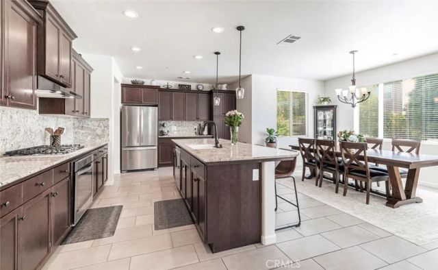 1115 Sanders Avenue, Clovis, CA 93619